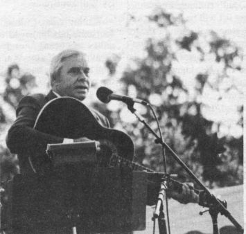 'The Storyteller' Tom T. Hall at Kentucky's June 1 Bicentennial celebration in Frankfort. Photo by Jean Metcalfe