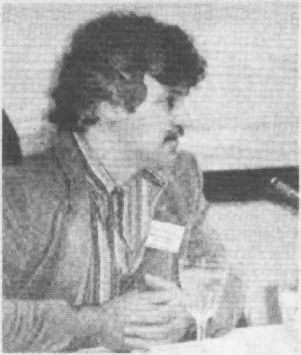 Doug Smith of Sound Call answers a songwriter's question at the November 12 songwriting seminar, held at the Holiday Inn Downtown. Photo by Jean Metcalfe